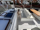 Grand Banks 42 Heritage- flybridge helm seating
